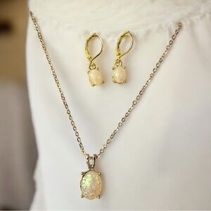 Elegant Gold and Cream Jewelry Set